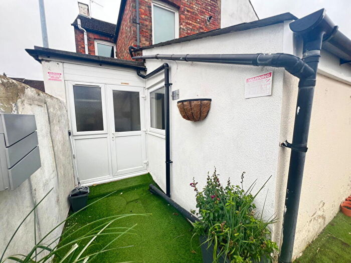 1 Bedroom End Of Terrace House To Rent In Beatrice Street, Swindon, SN2