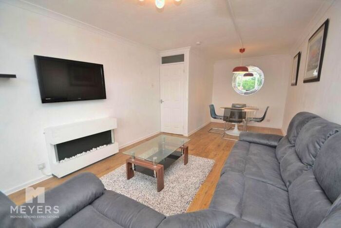 2 Bedroom Flat To Rent In Curzon Court, Curzon Road, Poole, BH14