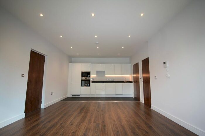 1 Bedroom Flat To Rent In Aldenham Road, Bushey WD19