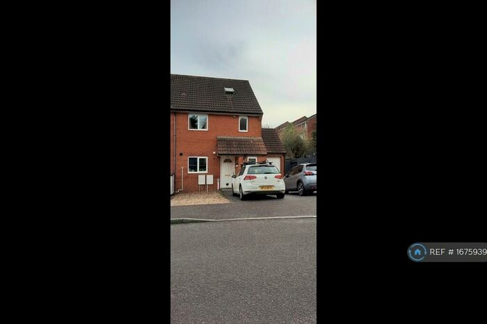 4 Bedroom Semi-Detached House To Rent In Byron Way, Exmouth, EX8