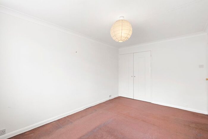 3 Bedroom End Of Terrace House For Sale In Drakefield Road, SW17