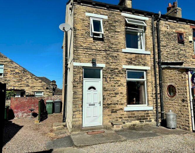 2 Bedroom Semi-Detached House To Rent In Knowle Lane, Wyke, BD12