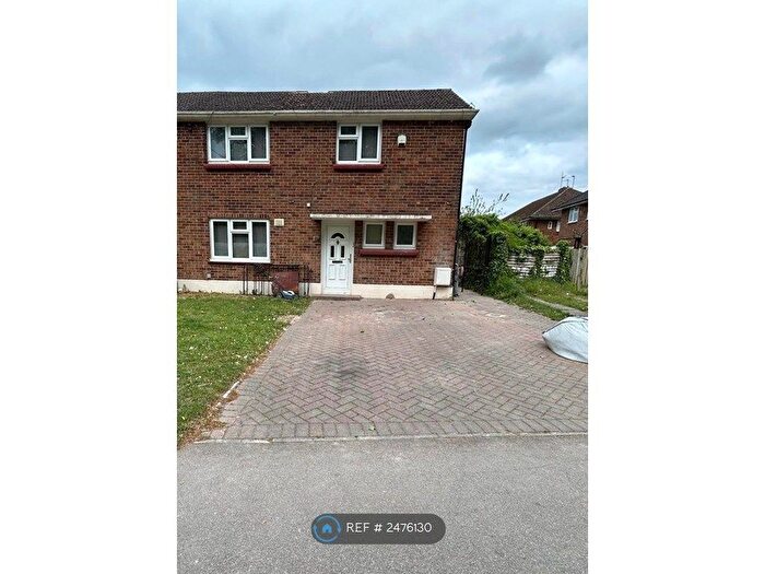 4 Bedroom Semi-Detached House To Rent In Spinney Crescent, Dunstable, LU6