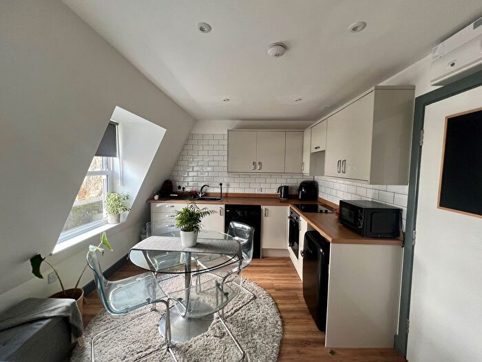 1 Bedroom Flat To Rent In Tor Hill Road, Torquay, TQ2