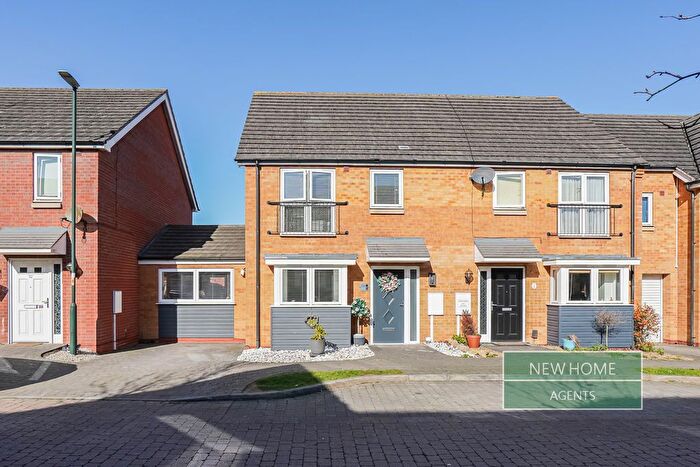 3 Bedroom End Terrace House For Sale In Inchmery Road, Grimsby, DN34