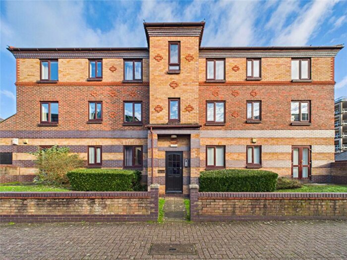 2 Bedroom Apartment For Sale In Berlington Court, Bristol, BS1
