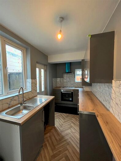 3 Bedroom Semi-Detached House To Rent In Durley Dean Road, Birmingham, Selly Oak, B29