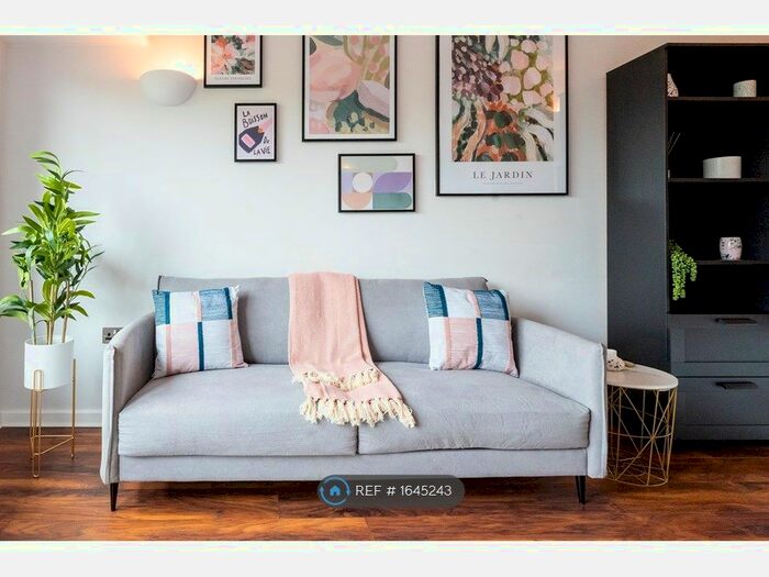 2 Bedroom Flat To Rent In Whitehall Waterfront, Leeds, LS1