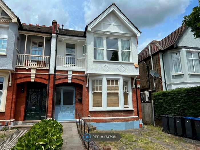 3 Bedroom Flat To Rent In Selborne Road, London, N14