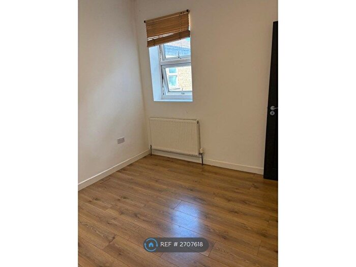 2 Bedroom Flat To Rent In Kimberley Road, London, E11