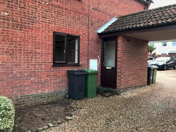 2 Bedroom Maisonette To Rent In Warren Place, Toftwood, NR19