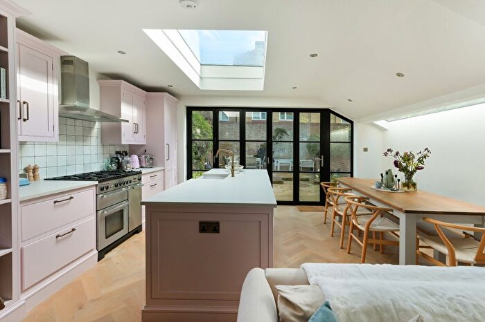 2 Bedroom Detached House To Rent In Lime Grove, London, W12