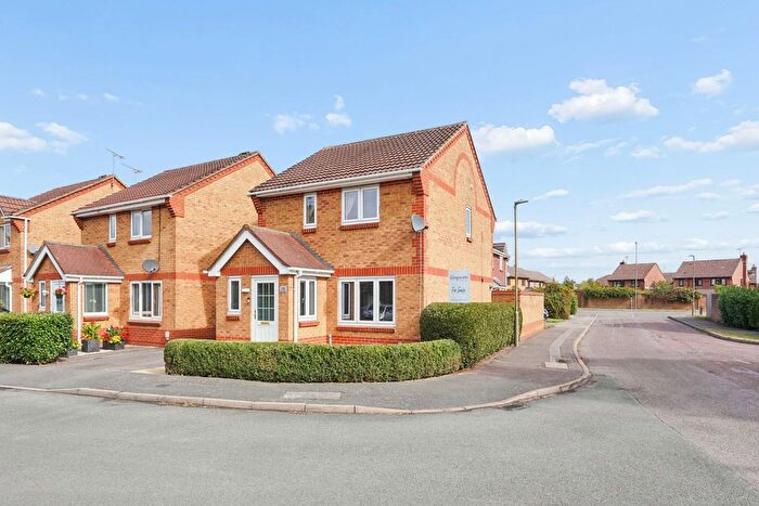 3 Bedroom Link Detached House For Sale In Kestrel Way, Bicester, OX26