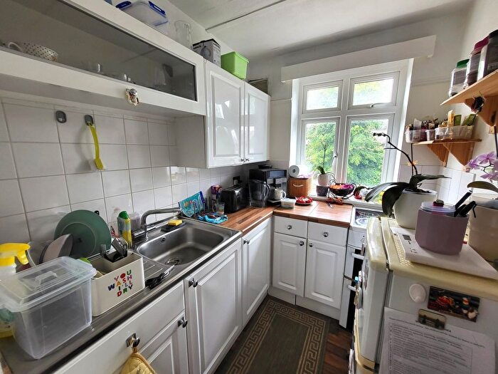 2 Bedroom Flat To Rent In Beaconsfield Road, Ealing, W5