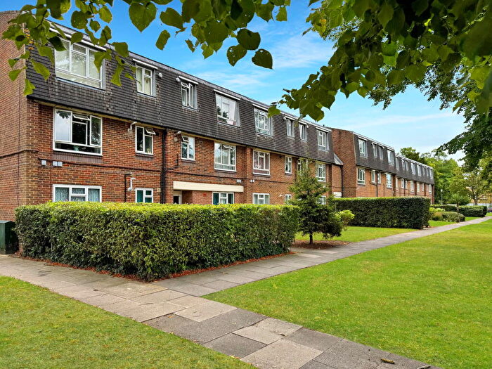 2 Bedroom Flat For Sale In Hanover Way, Bexleyheath, DA6