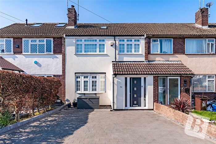 4 Bedroom Terraced House For Sale In Pinewood Way, Hutton, Brentwood, Essex, CM13