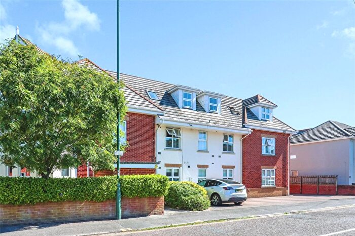2 Bedroom Flat For Sale In Capstone Road, Bournemouth, Dorset, BH8
