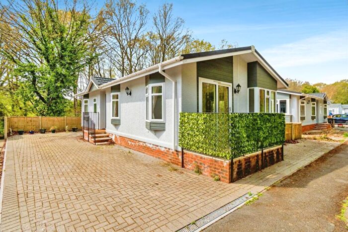 2 Bedroom Park Home For Sale In Baddesley Road, North Baddesley, Southampton, SO52