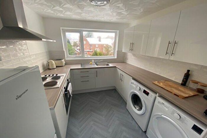 2 Bedroom Flat To Rent In Forest Road, Prenton, CH43