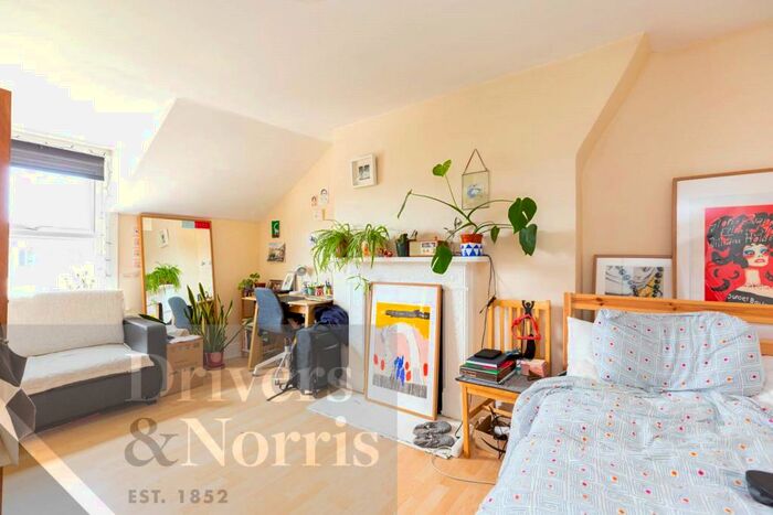 Apartment To Rent In Holloway Road, Archway, London, N19