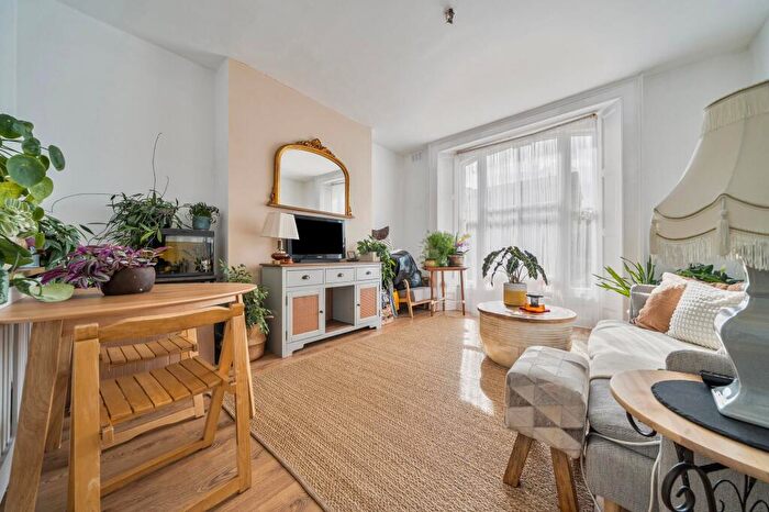 1 Bedroom Property To Rent In Woodhill, London, SE18