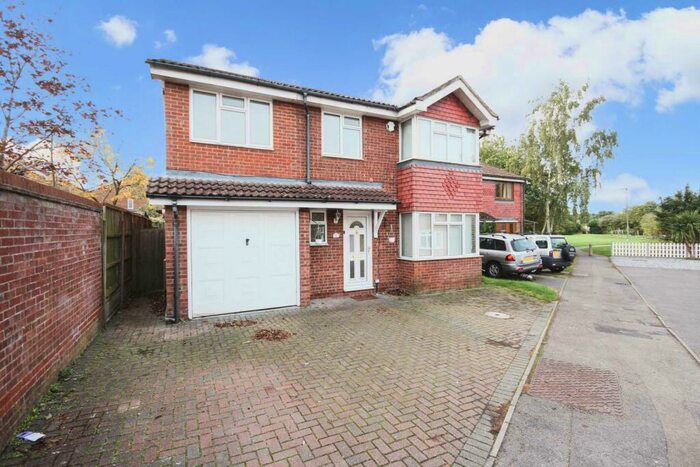 4 Bedroom Detached House To Rent In Eddington Road, Bracknell, RG12
