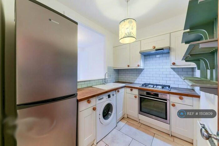 2 Bedroom Flat To Rent In Dunsmure Road, London, N16