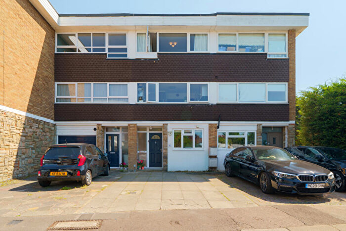 3 Bedroom Terraced House For Sale In Stanhope Gardens, Mill Hill, London, NW7