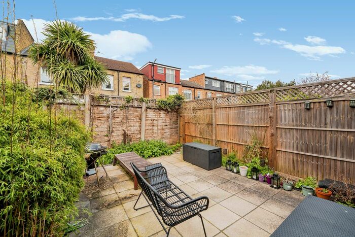 2 Bedroom Property To Rent In Salisbury Road, London, W13