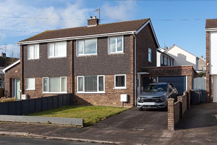 3 Bedroom Semi Detached House For Sale In Southview Road, Trowbridge, BA14