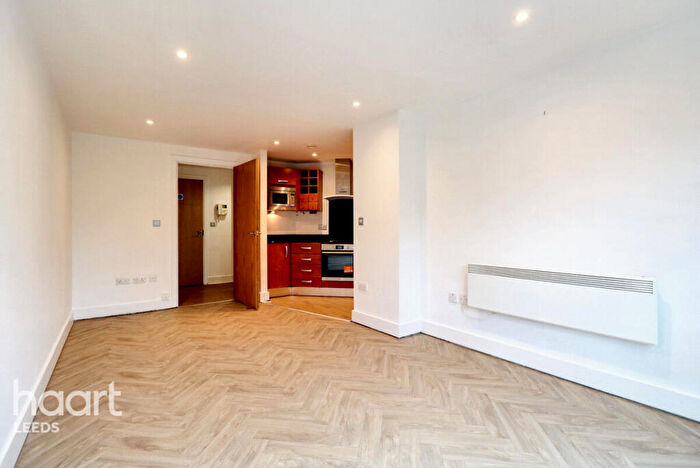 2 Bedroom Apartment For Sale In Armouries Way, Leeds, LS10