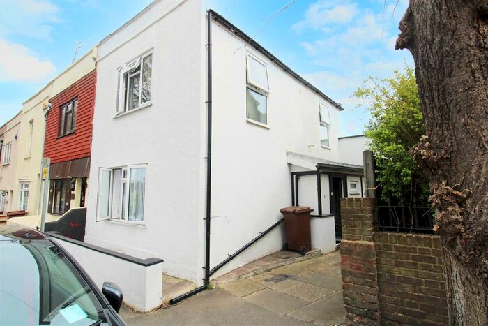 3 Bedroom End Of Terrace House To Rent In Marlborough Road, Gillingham, ME7