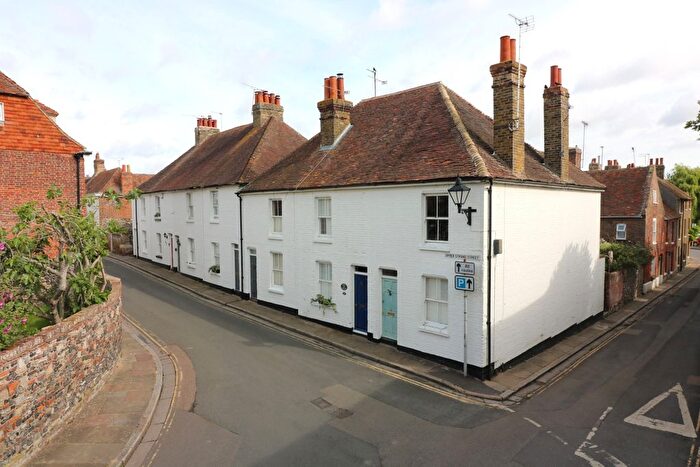 2 Bedroom End Of Terrace House For Sale In Upper Strand Street, Sandwich, Kent, CT13