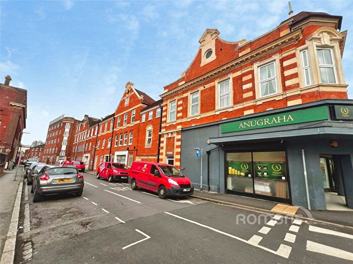 2 Bedroom Flat For Sale In Pickford Street, Aldershot, Hampshire, GU11