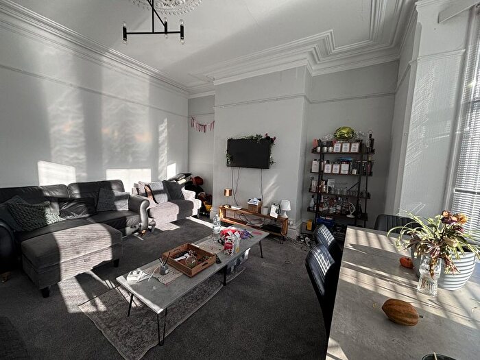 7 Bedroom Semi Detached House To Rent In Regent Park Terrace, Leeds, LS6