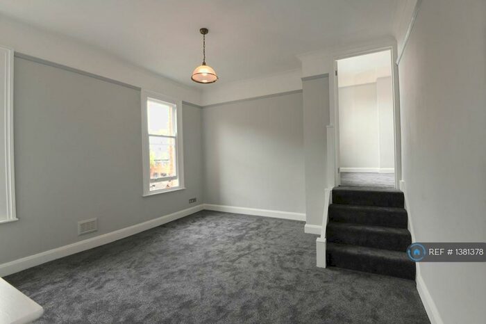 1 Bedroom Flat To Rent In Compton Road, London, N21