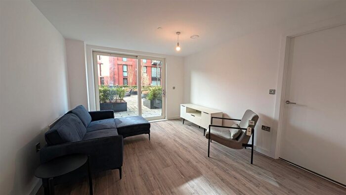 2 Bedroom Flat To Rent In The Railings, Middlewood Locks, M5