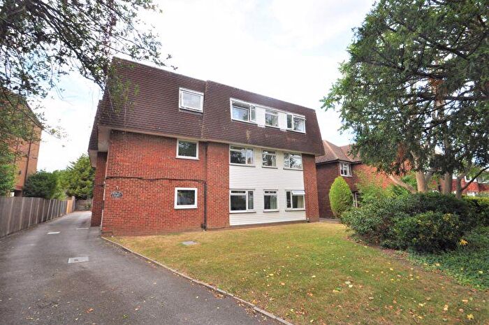 1 Bedroom Flat For Sale In Chestnut Grove, New Malden, KT3