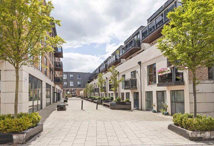 3 Bedroom Maisonette To Rent In Old Post Office Walk, Surbiton, KT6