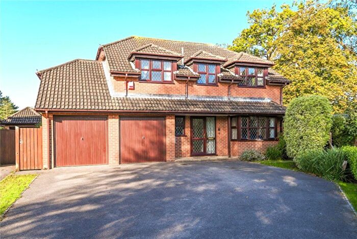 4 Bedroom Detached House For Sale In Larkshill Close, New Milton, BH25