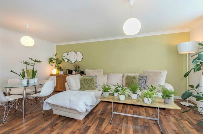 2 Bedroom Apartment To Rent In Wellington Road, Leyton, E10