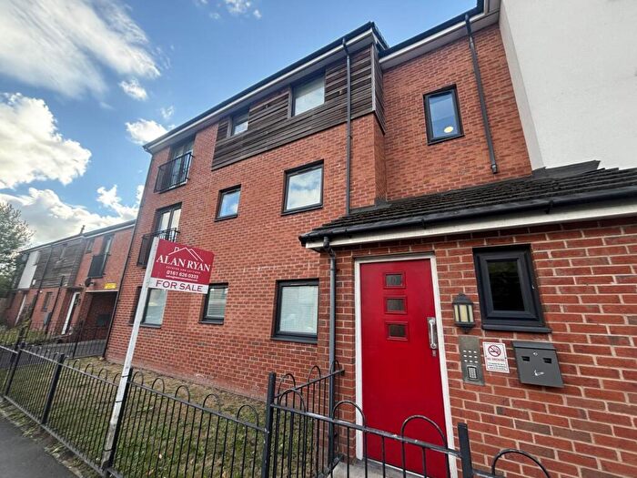 2 Bedroom Apartment For Sale In Fields New Road, Chadderton, OL9