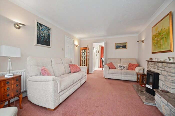 4 Bedroom Detached House For Sale In Broadstone, BH18 - Photo 3