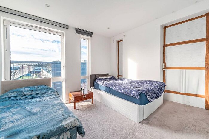 2 Bedroom Flat To Rent In Hayling Way, Edgware, HA8