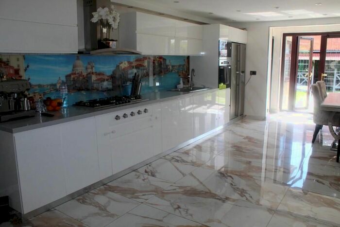 6 Bedroom End Of Terrace House To Rent In Maybank Avenue, Hornchurch, Essex, RM12