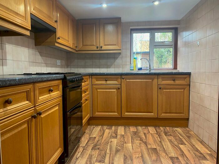 2 Bedroom Terraced House To Rent In Long Lane, London, N3