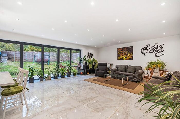 4 Bedroom End Of Terrace House To Rent In Castlecombe Road, Mottingham, SE9