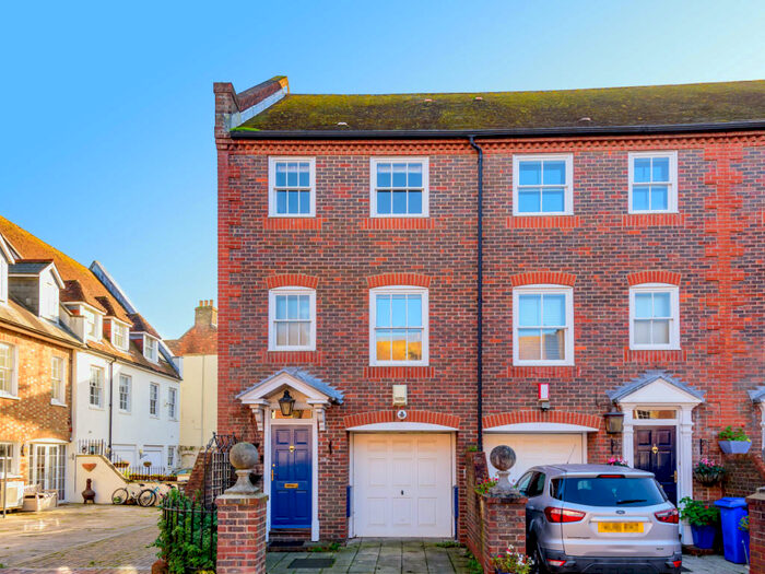 4 Bedroom Terraced House To Rent In Barbers Gate, Poole, BH15
