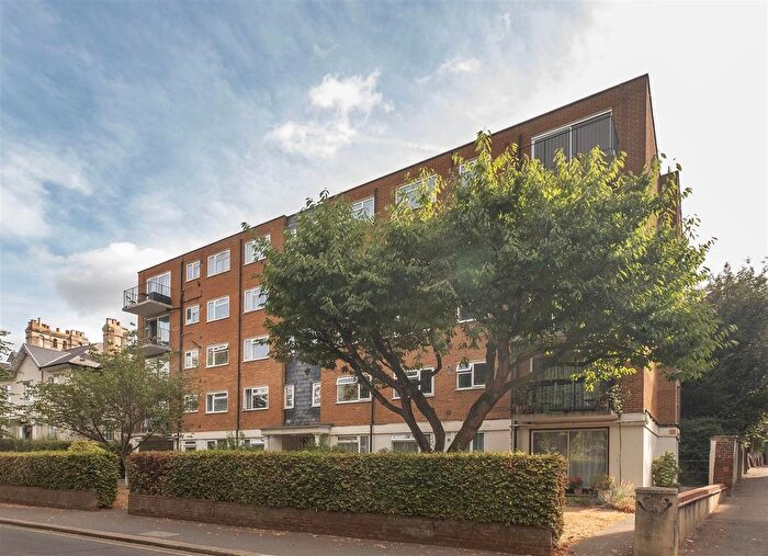 2 Bedroom Flat For Sale In Claremont Road, Surbiton, KT6