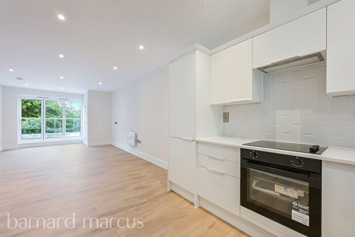 2 Bedroom Flat For Sale In High Street, Dorking, RH4